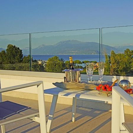 Villa Bianca Luxury Apartments Дезенцано-дель-Гарда Экстерьер фото