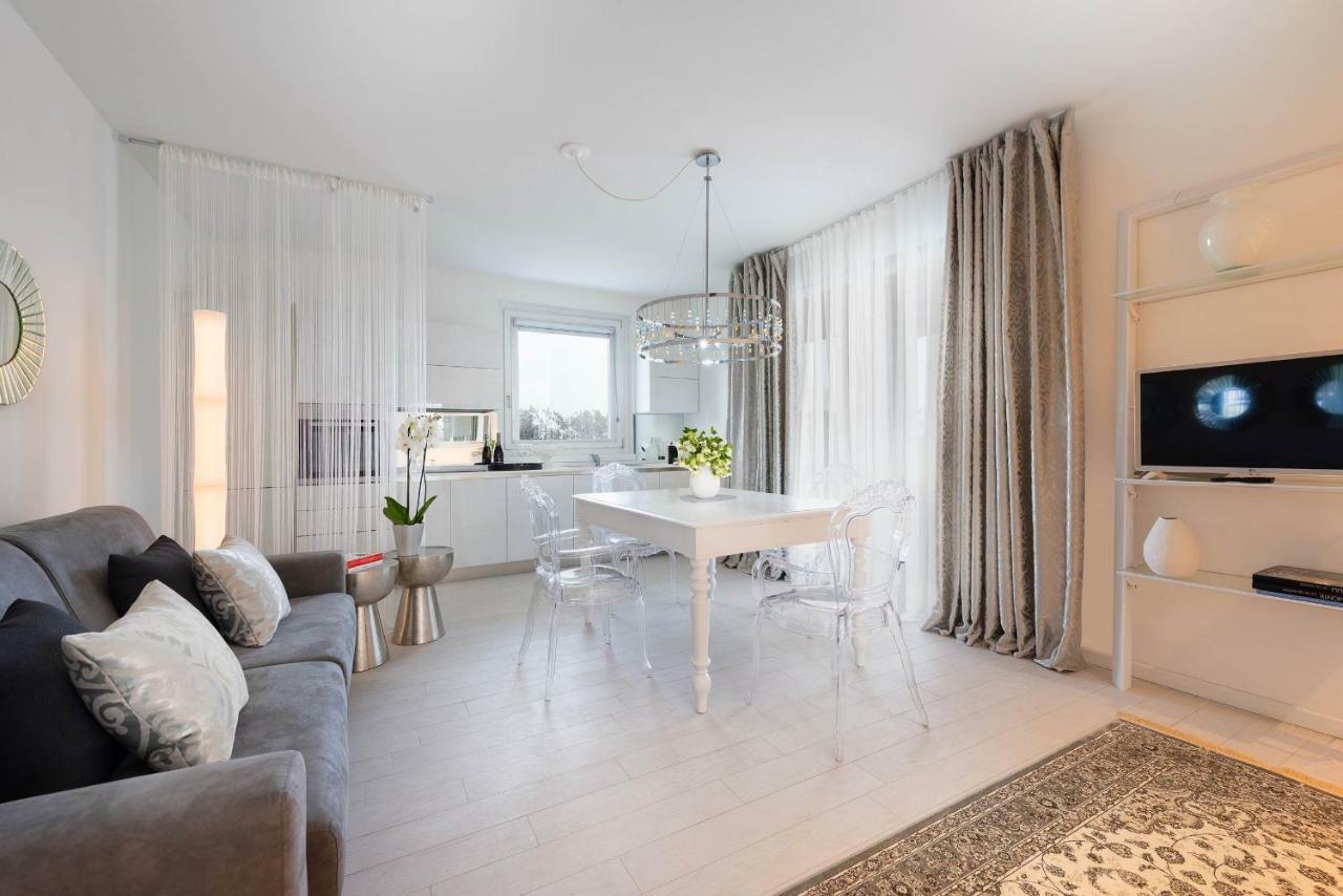 Villa Bianca Luxury Apartments Дезенцано-дель-Гарда Экстерьер фото