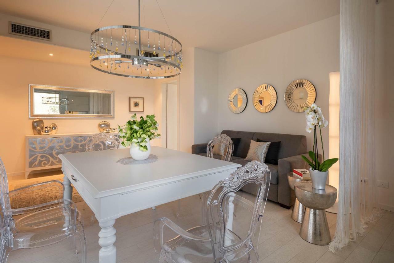 Villa Bianca Luxury Apartments Дезенцано-дель-Гарда Экстерьер фото
