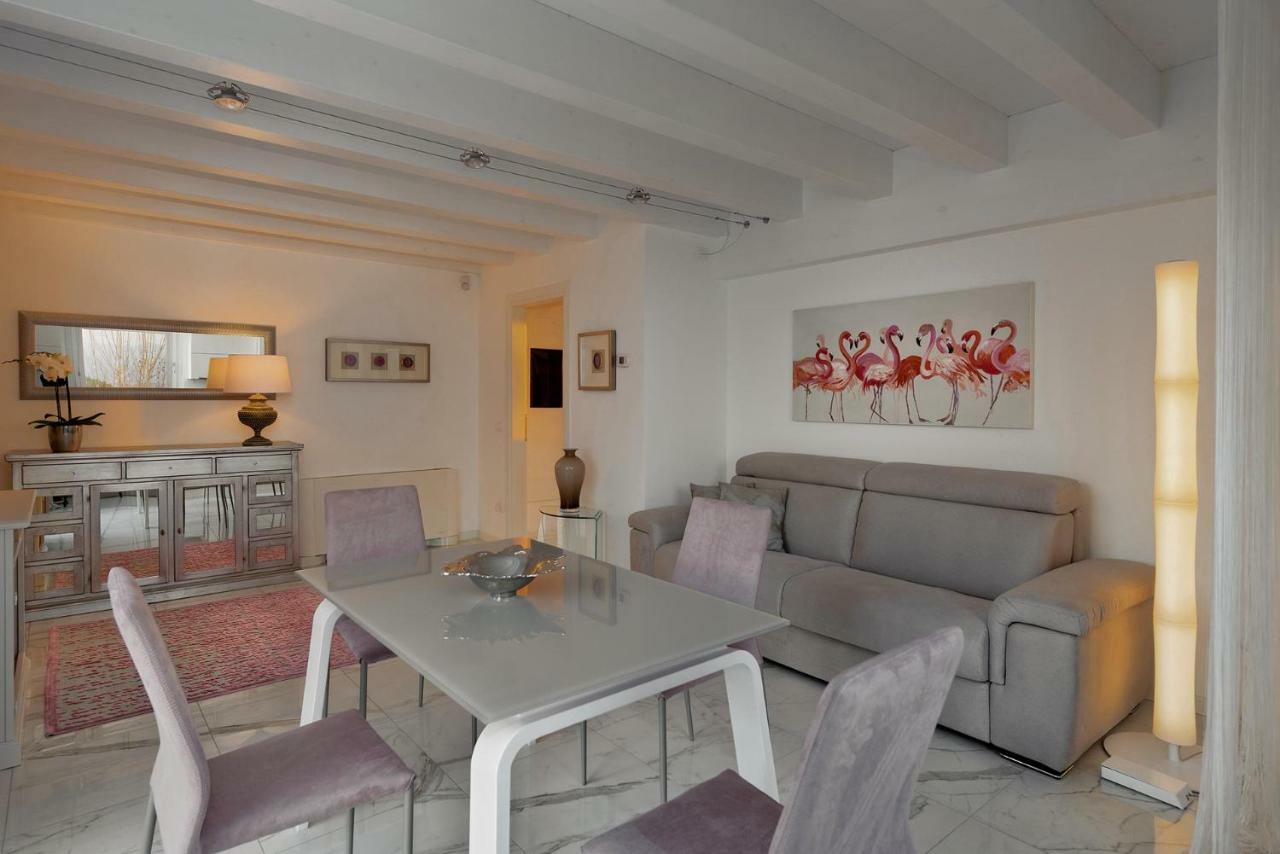 Villa Bianca Luxury Apartments Дезенцано-дель-Гарда Экстерьер фото
